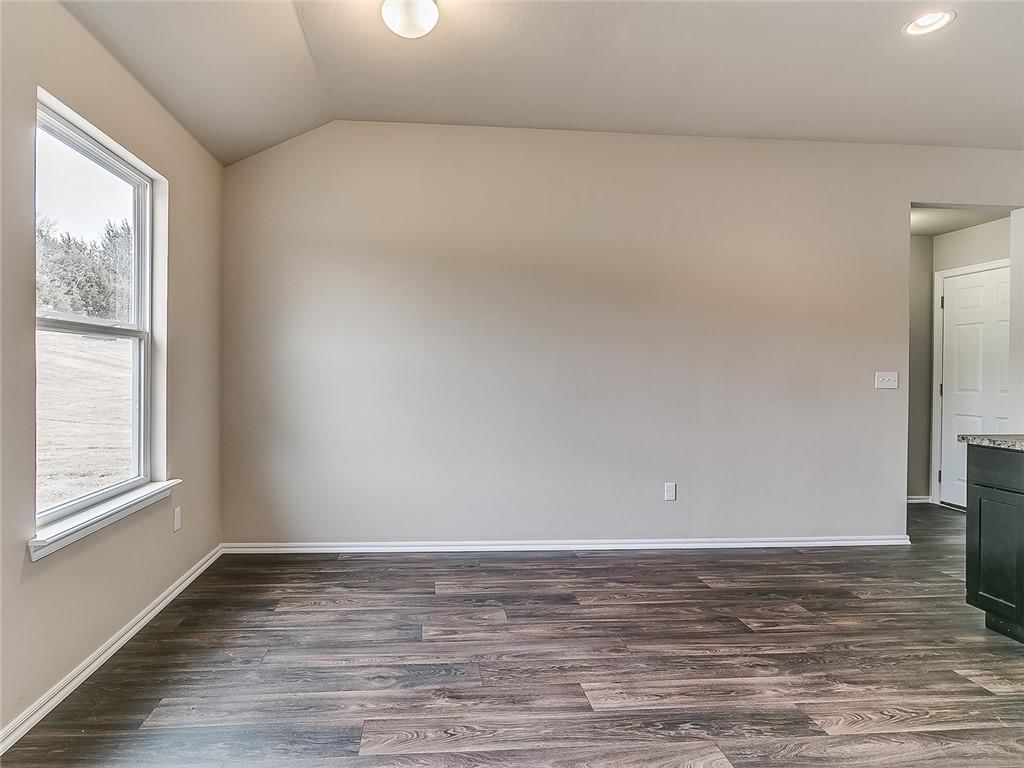 1009 Redbud Drive — photo 8