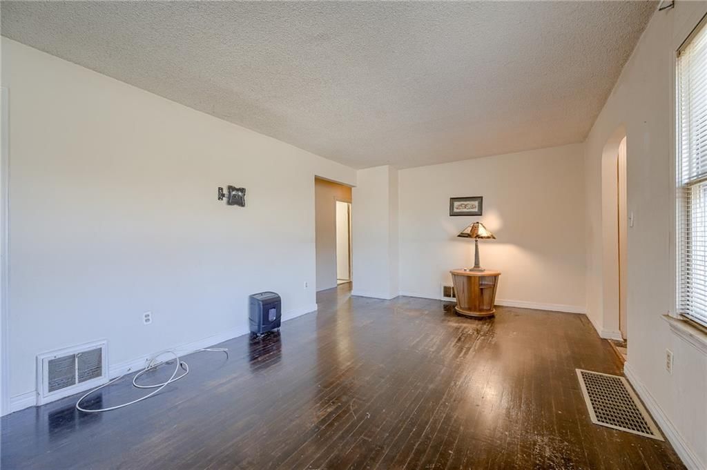 10037 Holmes Road — photo 16