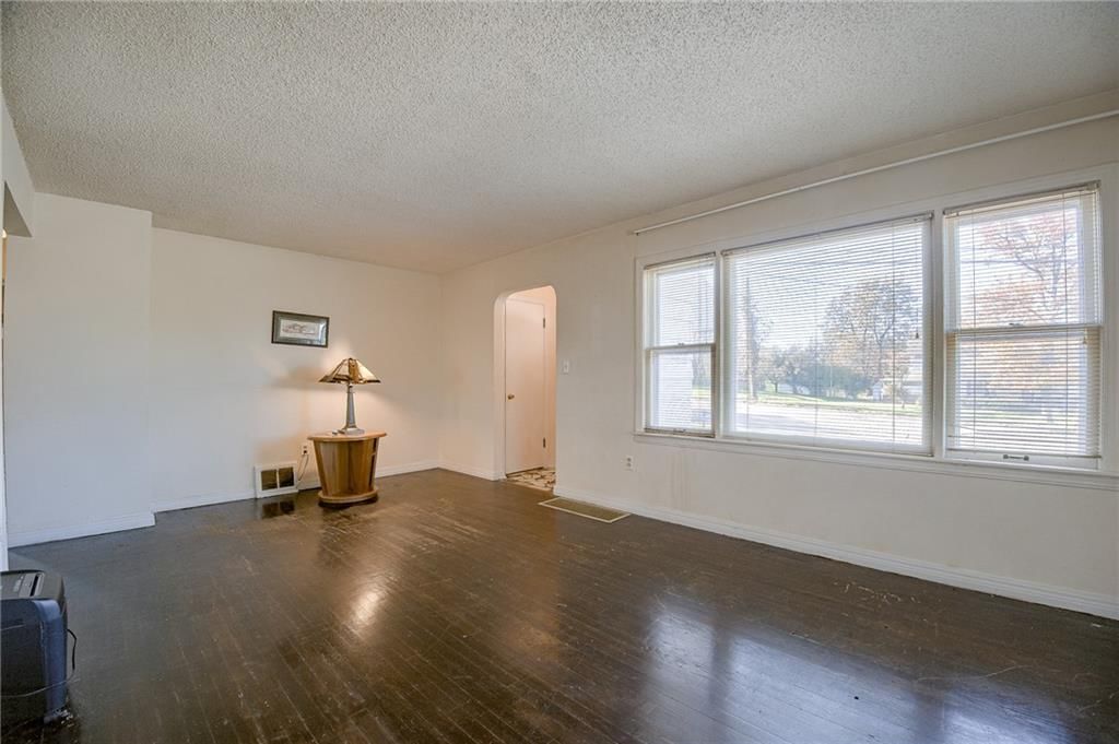 10037 Holmes Road — photo 10