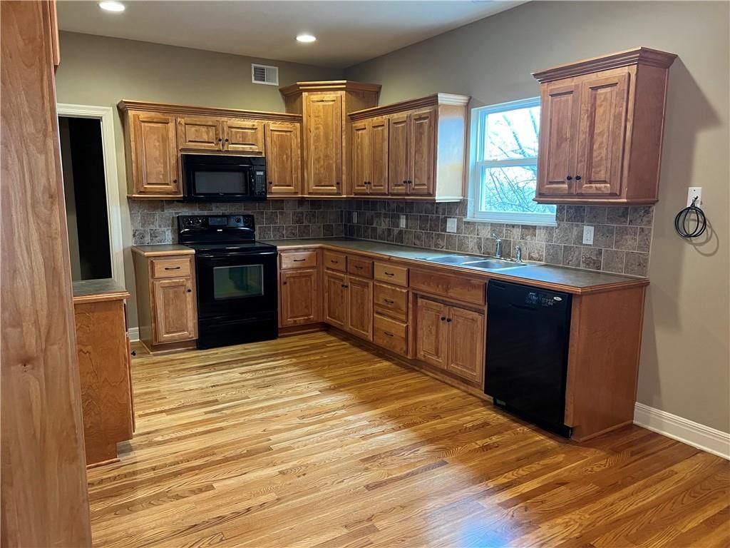 111 E Timberlake Drive — photo 7