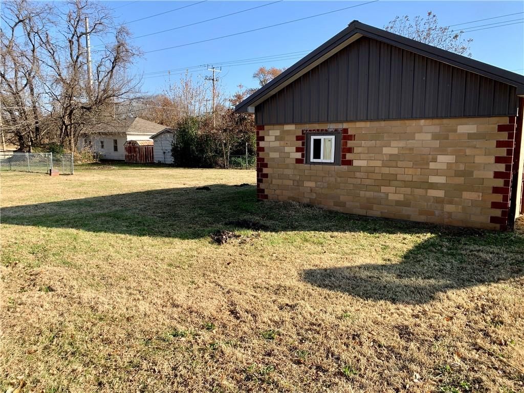 513 W Mckay Street — photo 12