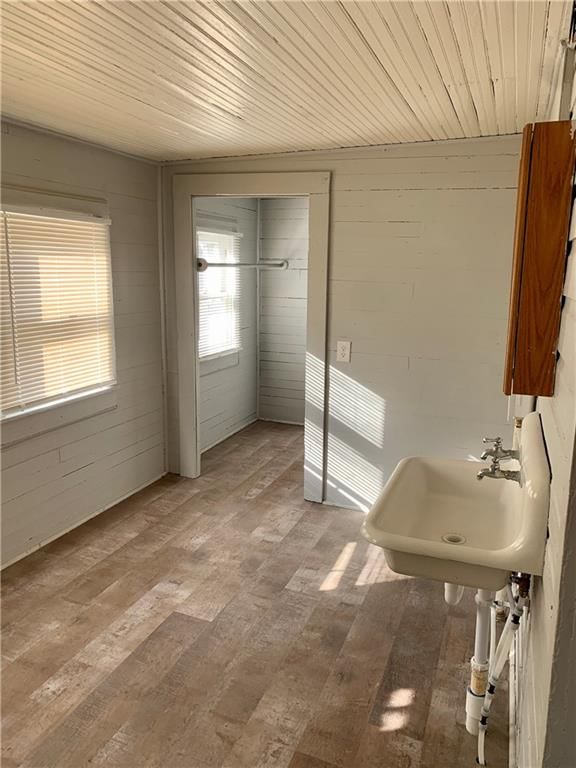 513 W Mckay Street — photo 16