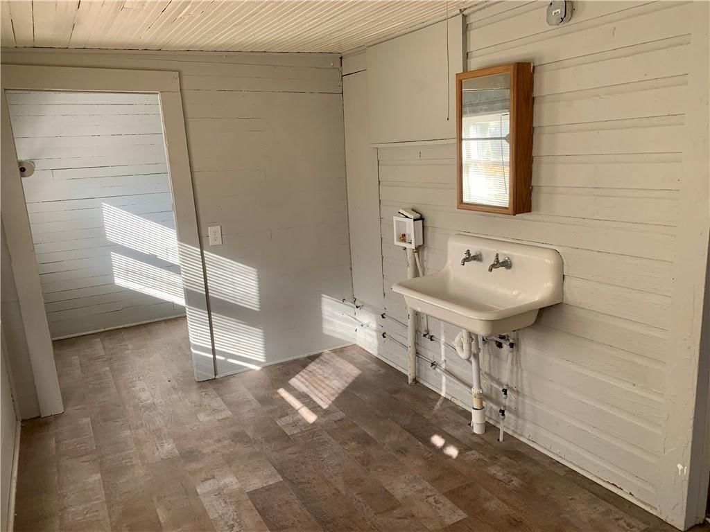 513 W Mckay Street — photo 17