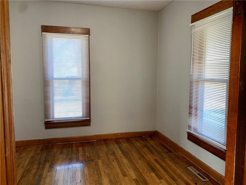 513 W Mckay Street — photo 23