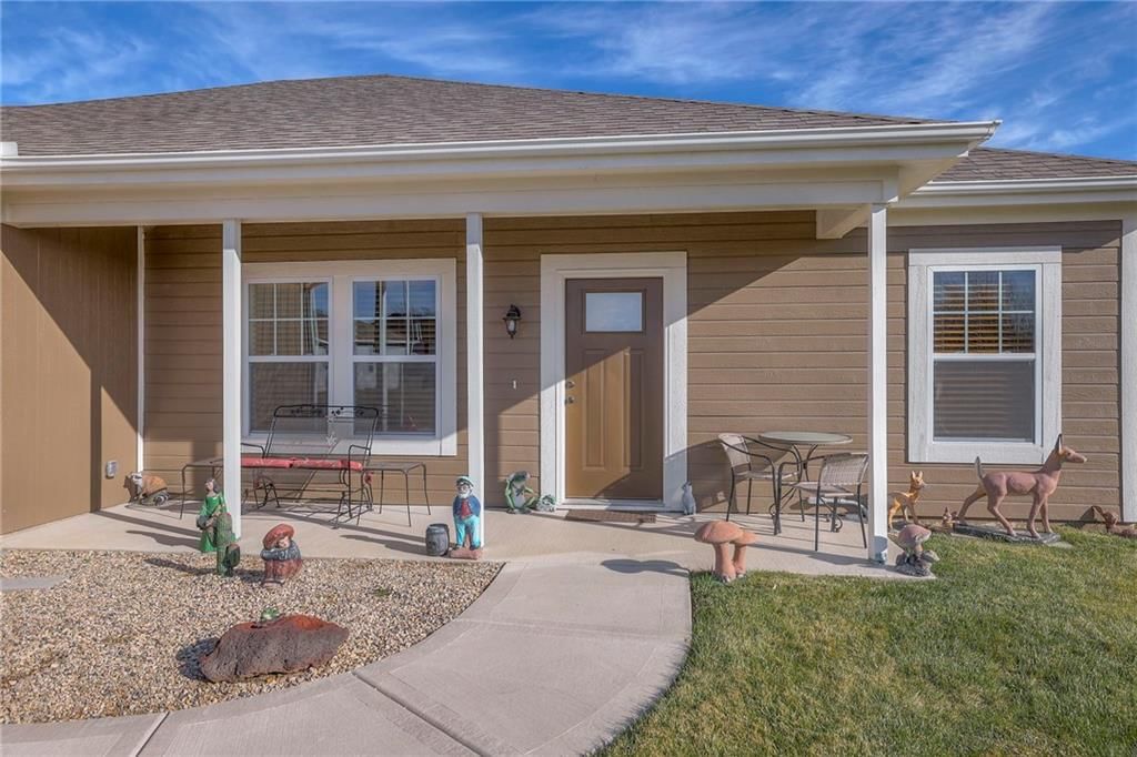 301 S Dalton Drive — photo 3