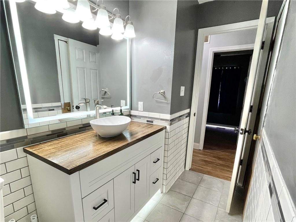 611 W Osborn Street — photo 16