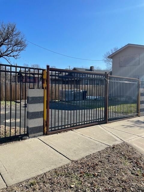 2300 E 41st Street — photo 11