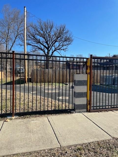 2300 E 41st Street — photo 12