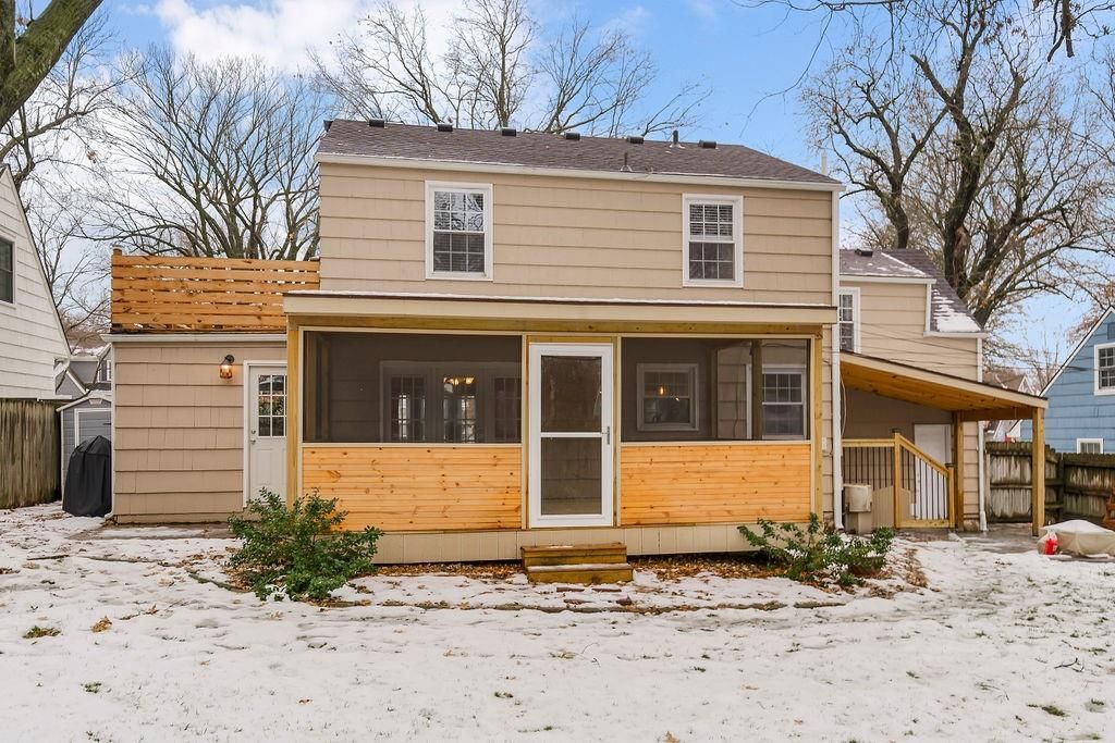 1264 W GREGORY Boulevard — photo 2