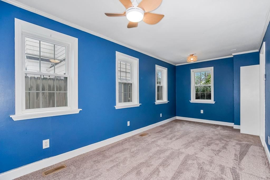 1264 W GREGORY Boulevard — photo 18