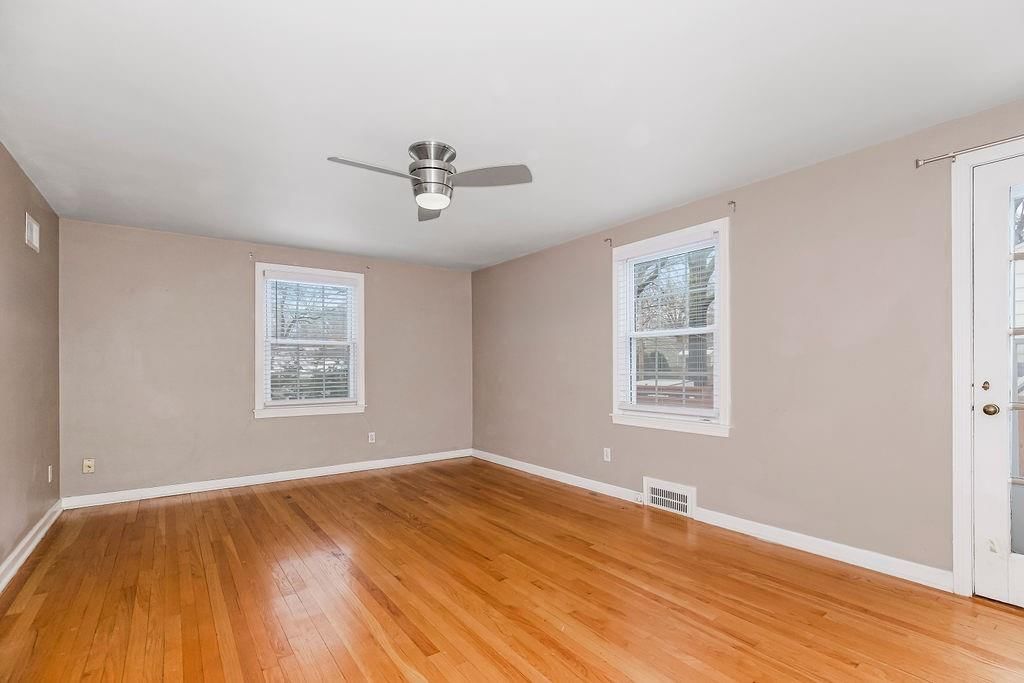 1264 W GREGORY Boulevard — photo 21