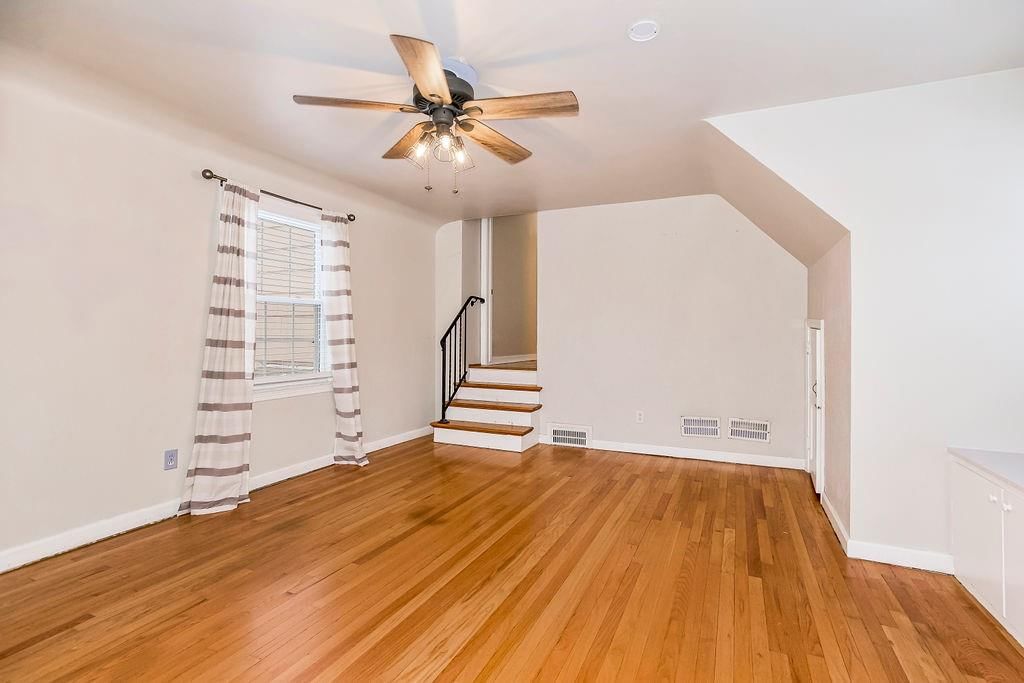 1264 W GREGORY Boulevard — photo 25