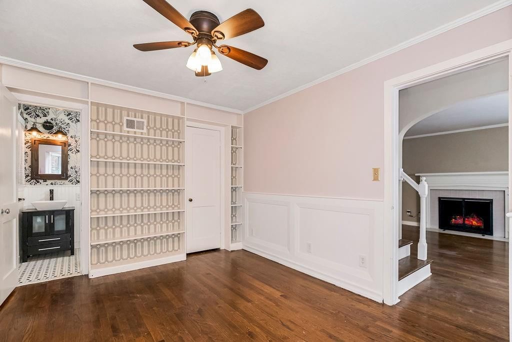 1264 W GREGORY Boulevard — photo 8