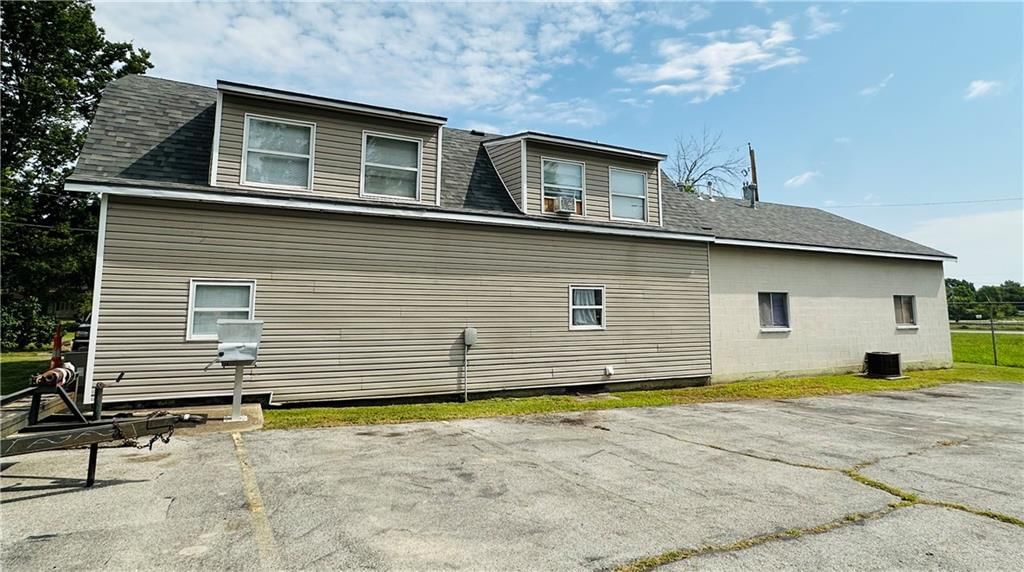 528 E Washington Street — photo 13