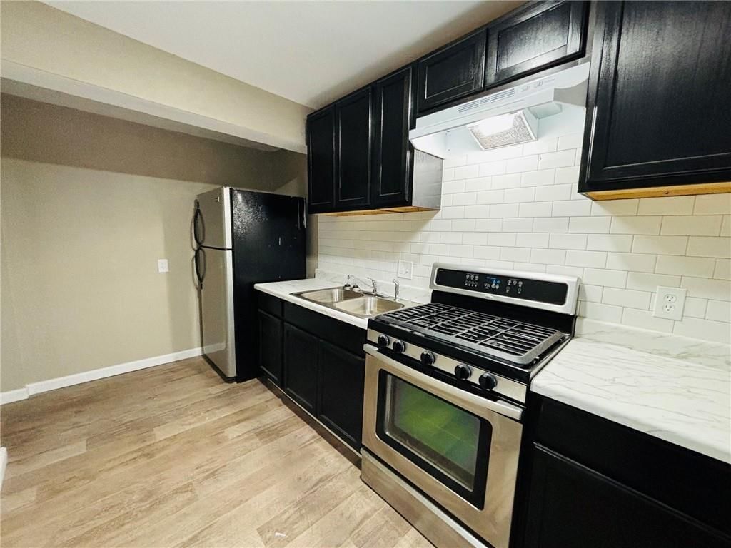 528 E Washington Street — photo 15