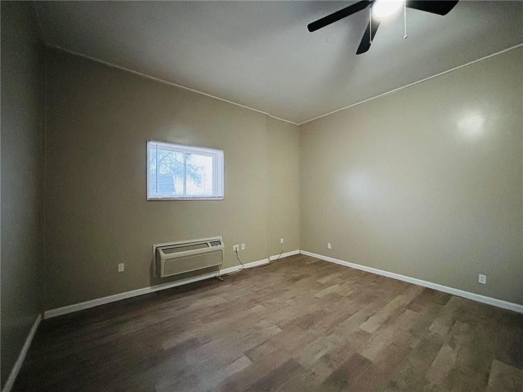 528 E Washington Street — photo 16