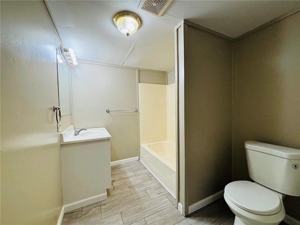 528 E Washington Street — photo 20