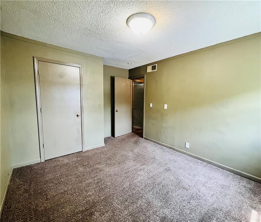 528 E Washington Street — photo 27