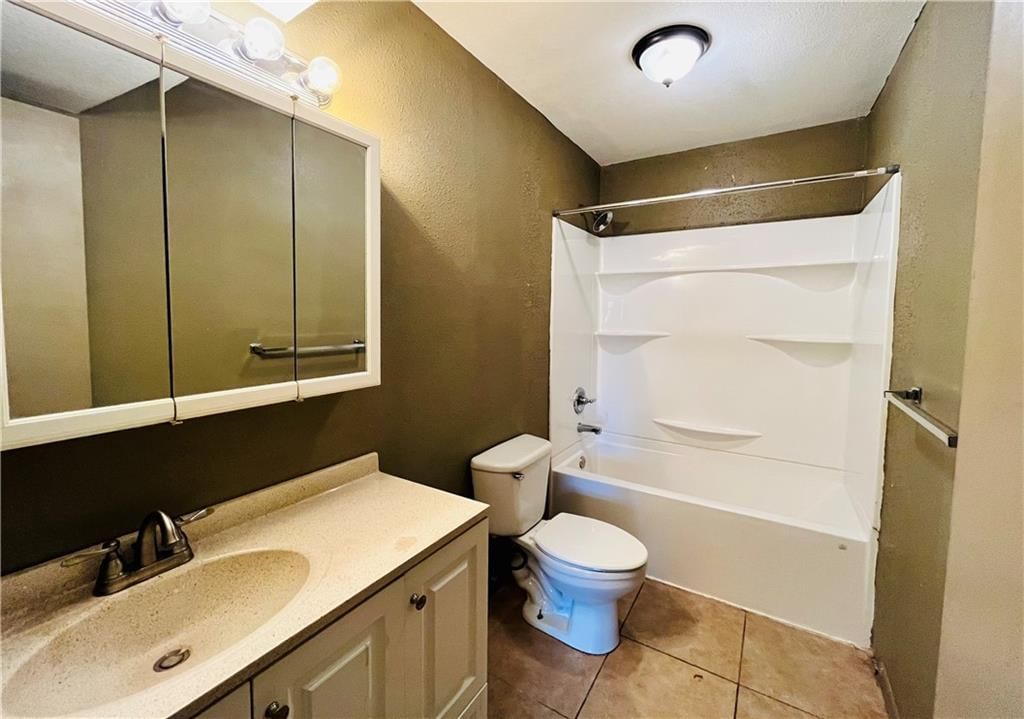 528 E Washington Street — photo 30
