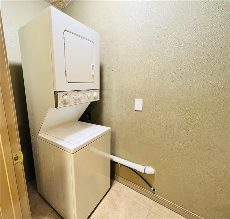 528 E Washington Street — photo 32
