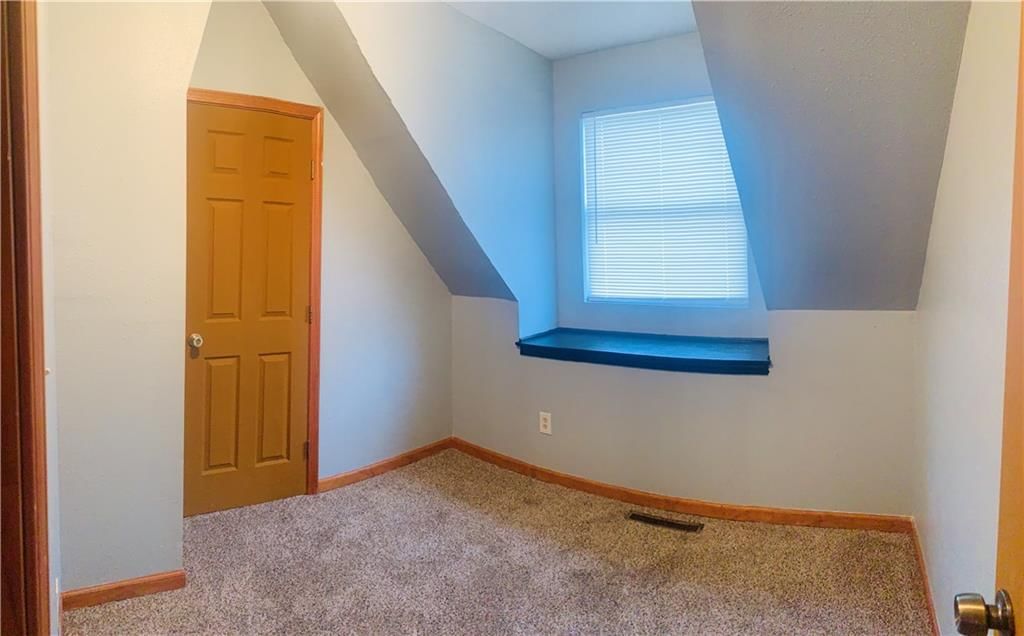 528 E Washington Street — photo 36