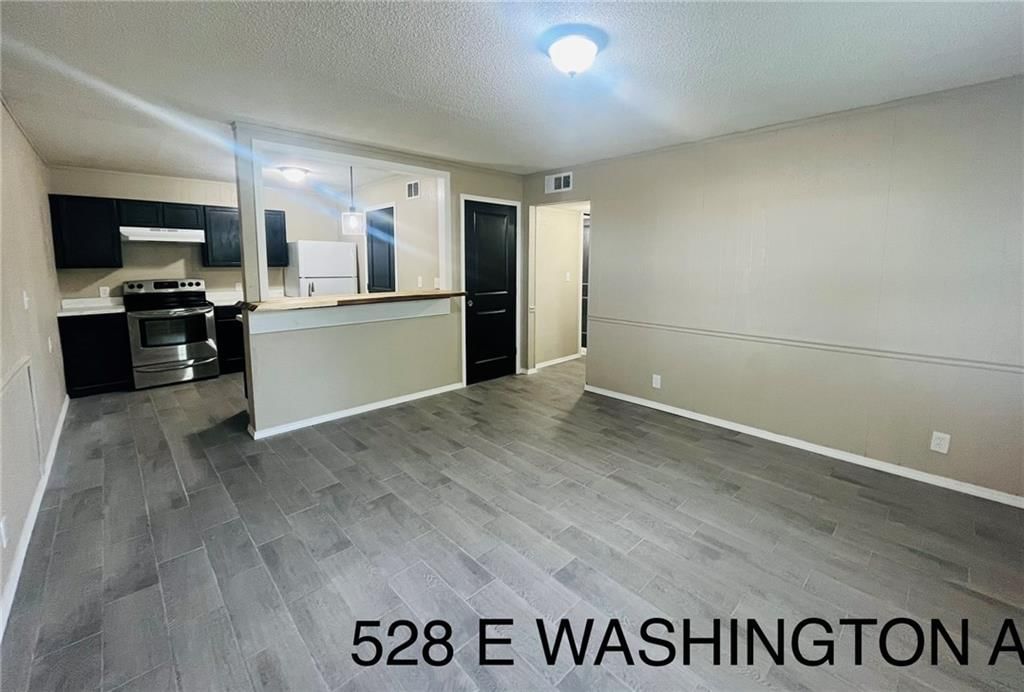 528 E Washington Street — photo 5