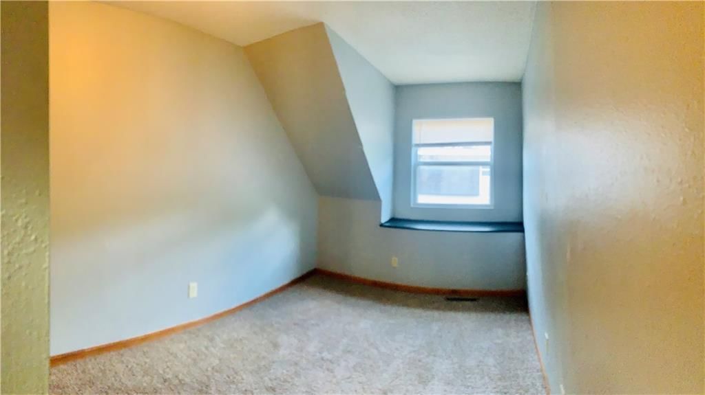 528 E Washington Street — photo 42