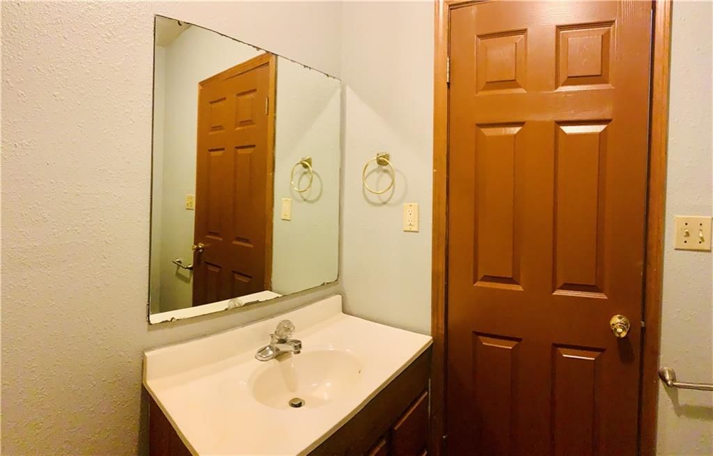 528 E Washington Street — photo 45