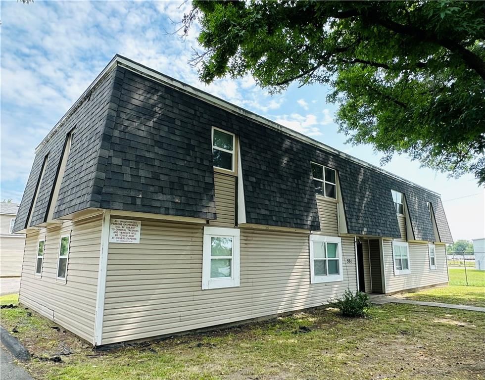 528 E Washington Street — photo 47