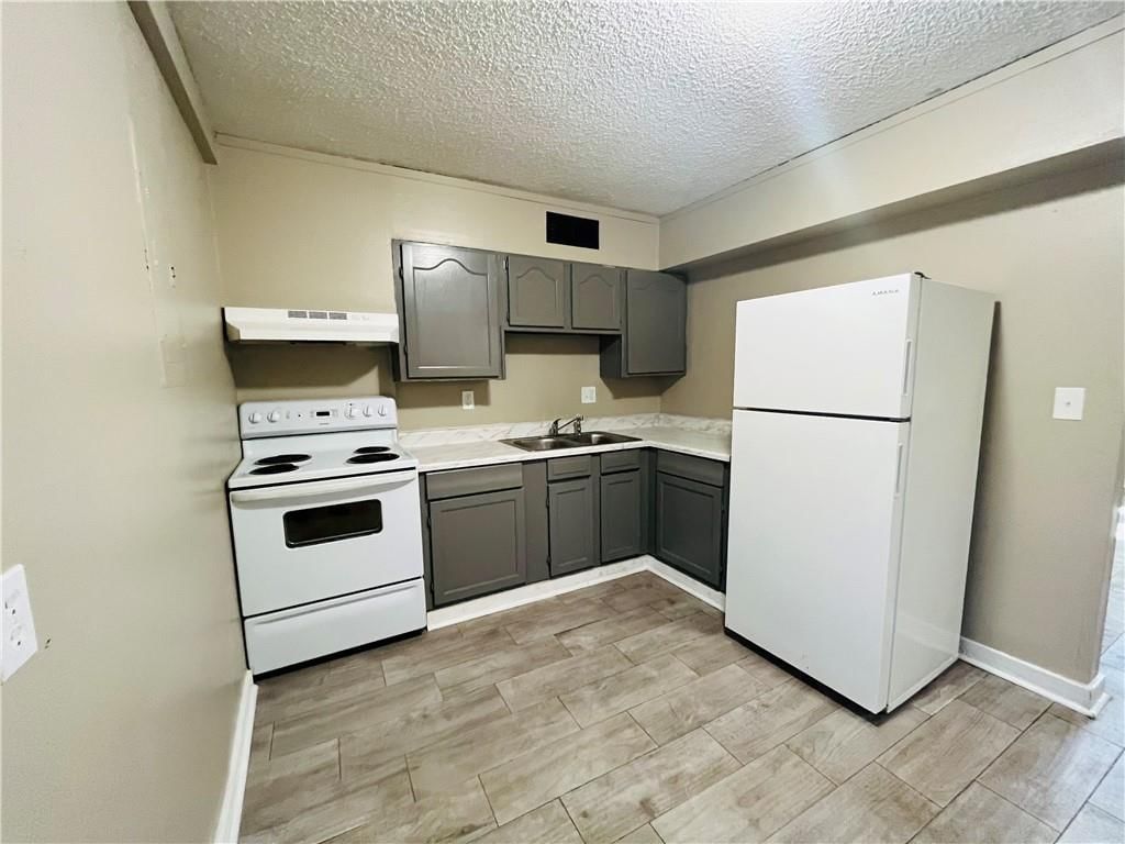 528 E Washington Street — photo 50