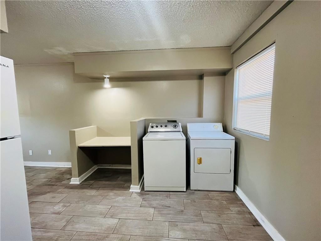 528 E Washington Street — photo 51