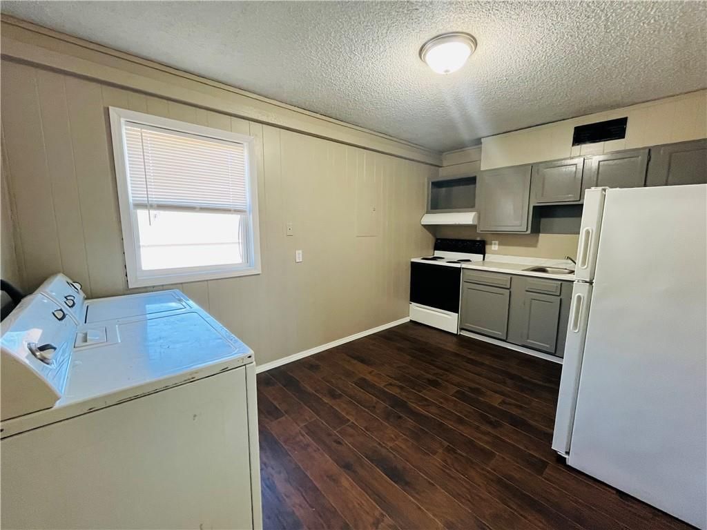 528 E Washington Street — photo 60