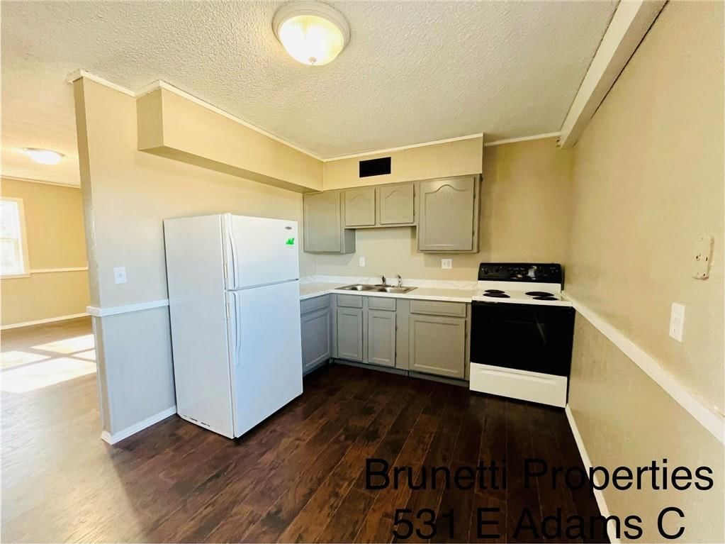 528 E Washington Street — photo 69