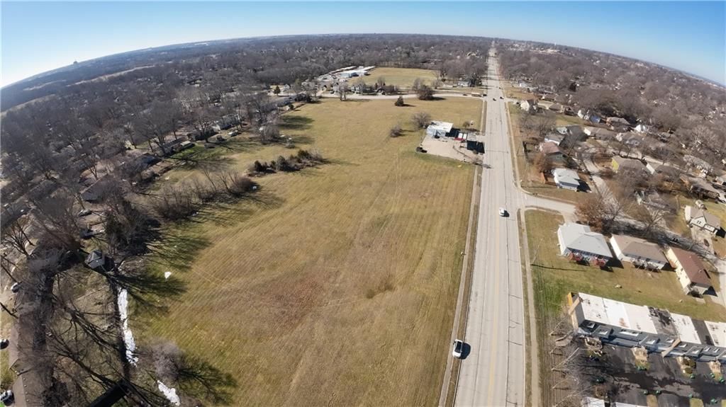 7905 High Grove Road, Grandview, MO