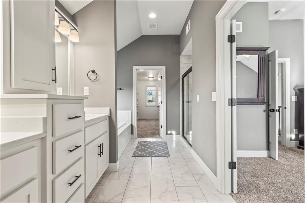 1404 NW Red Oak Court — photo 32