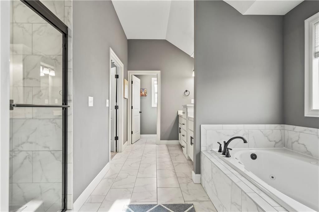 1404 NW Red Oak Court — photo 34
