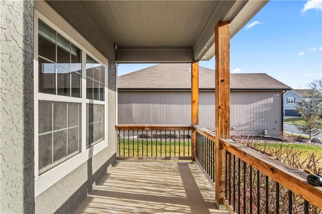 1404 NW Red Oak Court — photo 5
