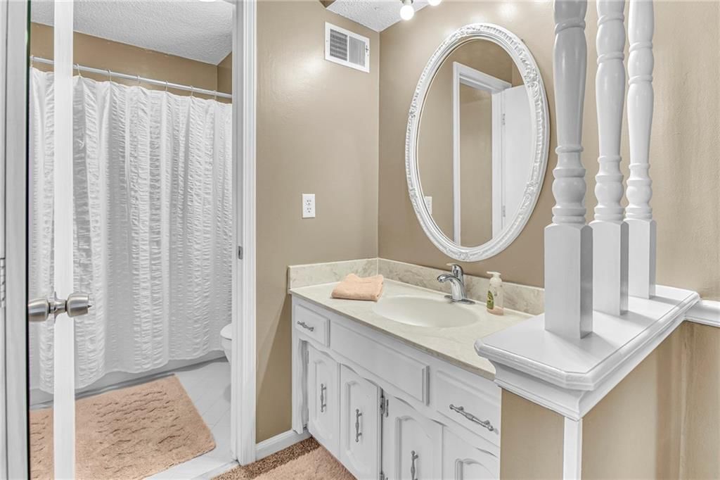 628 Camelot Drive — photo 16