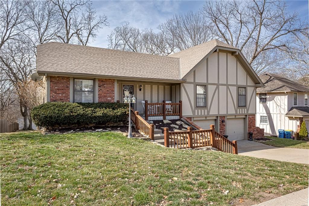 628 Camelot Drive — photo 3