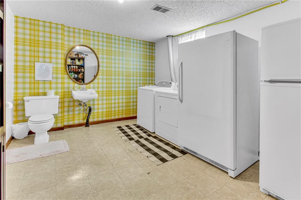 628 Camelot Drive — photo 23