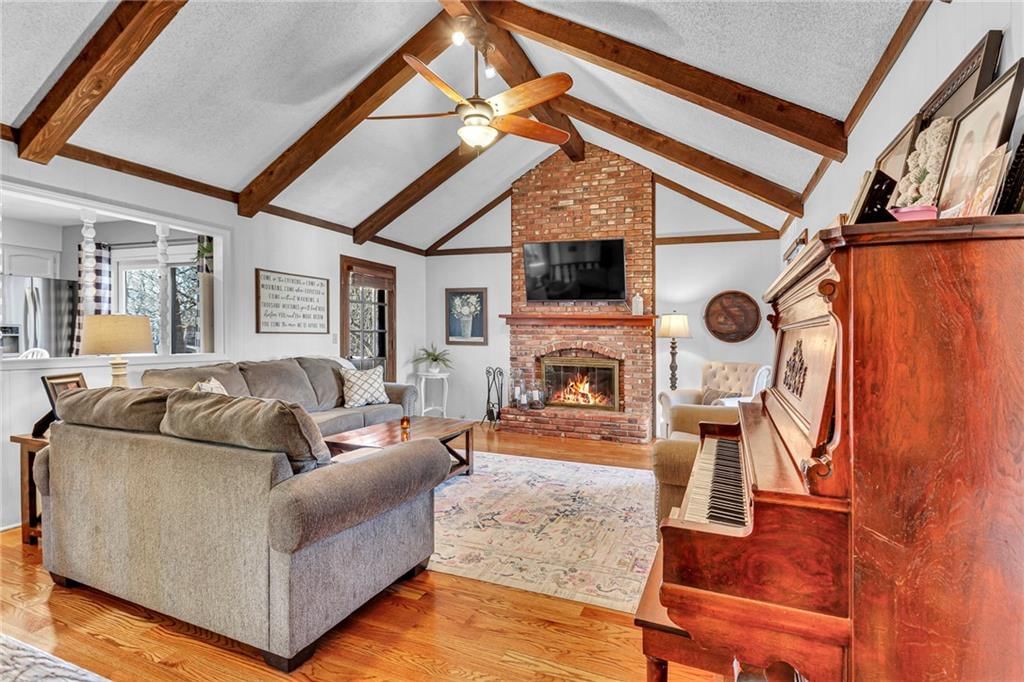 628 Camelot Drive — photo 7