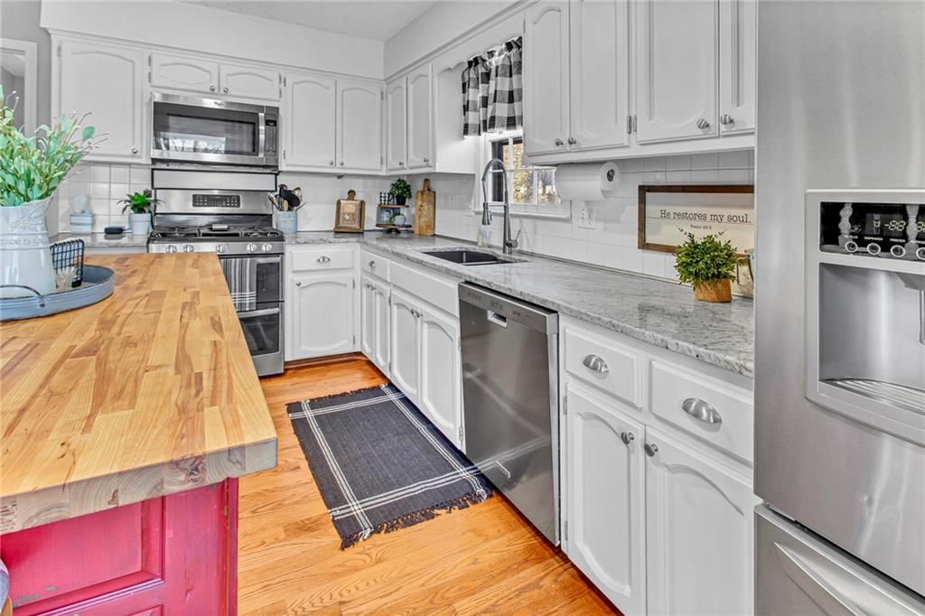 628 Camelot Drive — photo 10