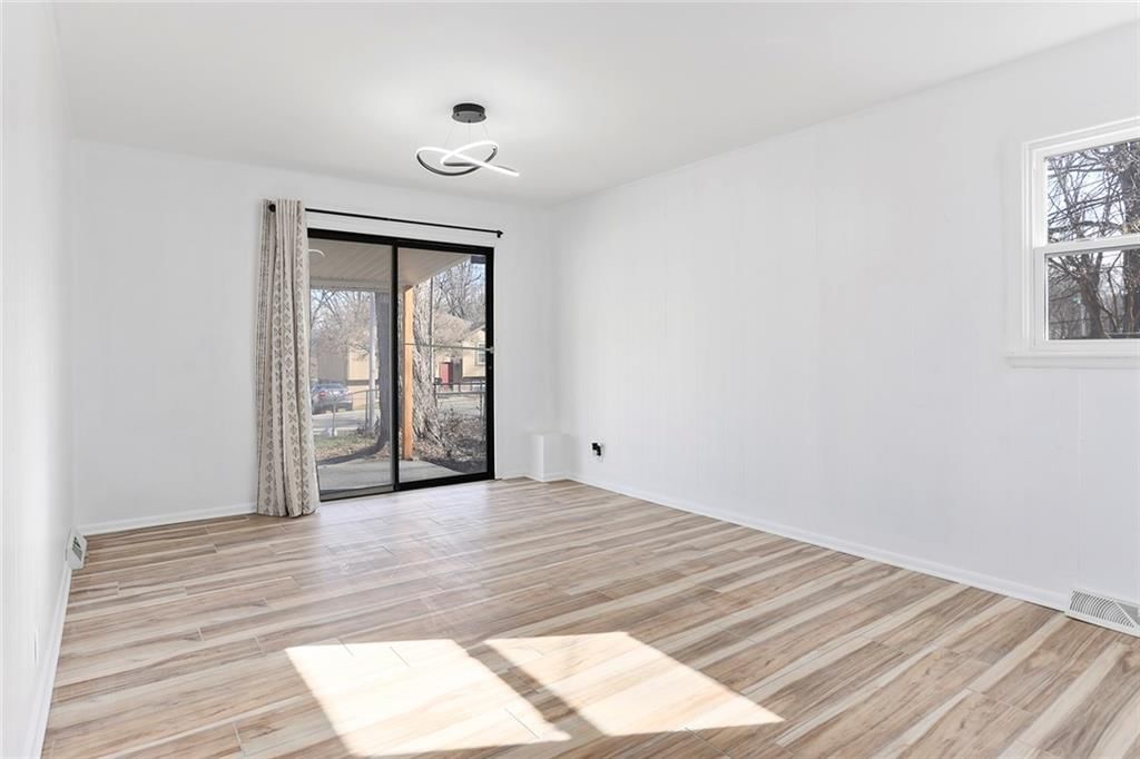 8220 N Kenwood Avenue — photo 14