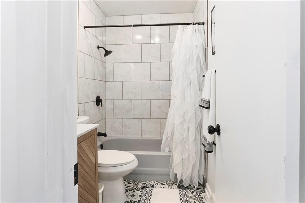 8220 N Kenwood Avenue — photo 22