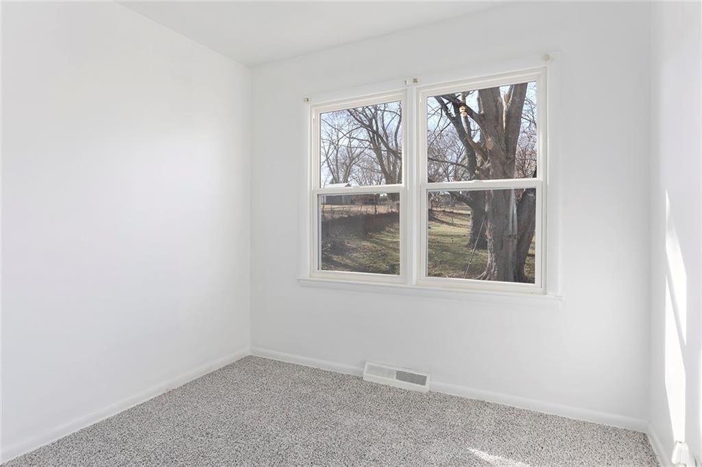 8220 N Kenwood Avenue — photo 23