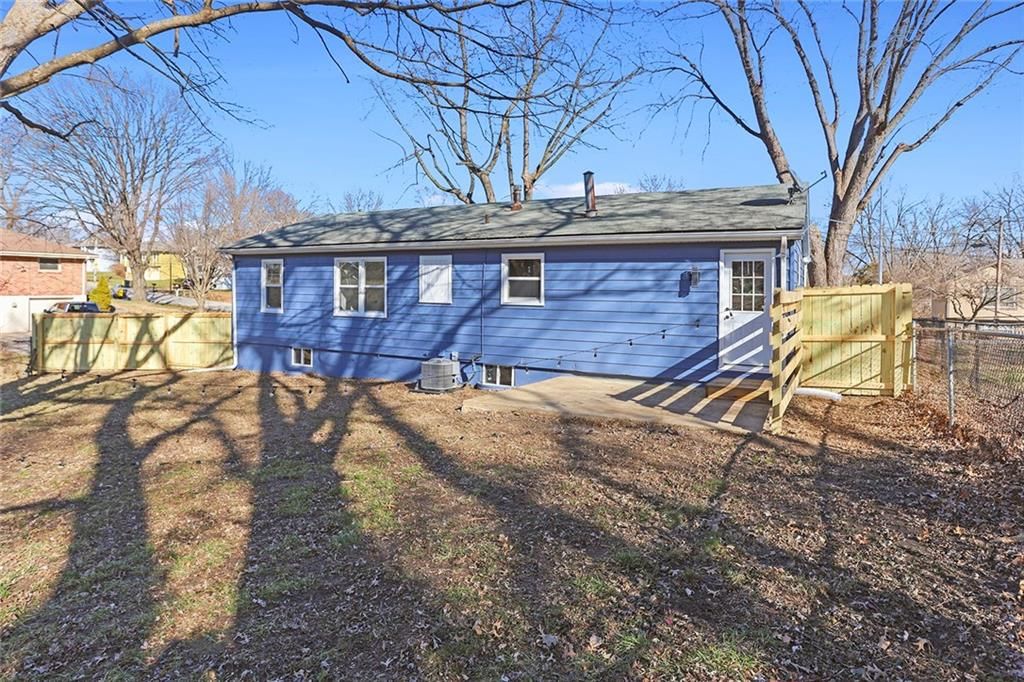 8220 N Kenwood Avenue — photo 36