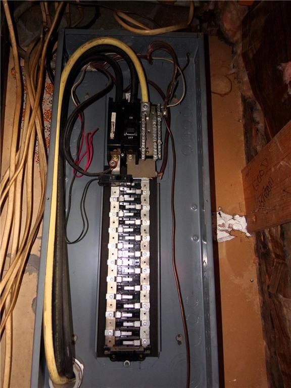 402 Walnut Street — photo 29