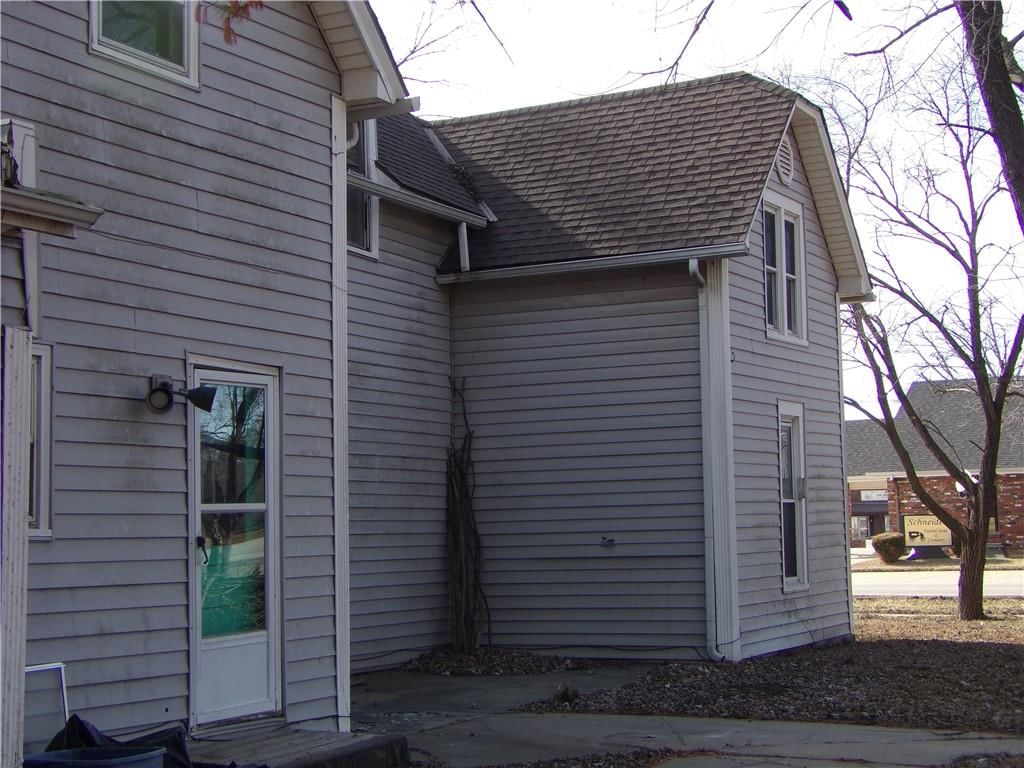 402 Walnut Street — photo 32