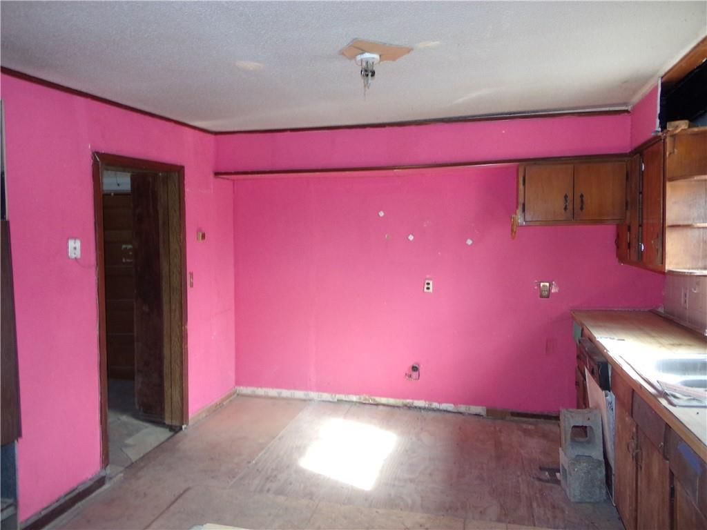 402 Walnut Street — photo 8