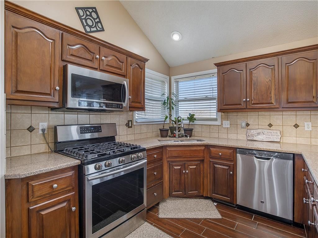 8643 N Mersington Avenue — photo 14